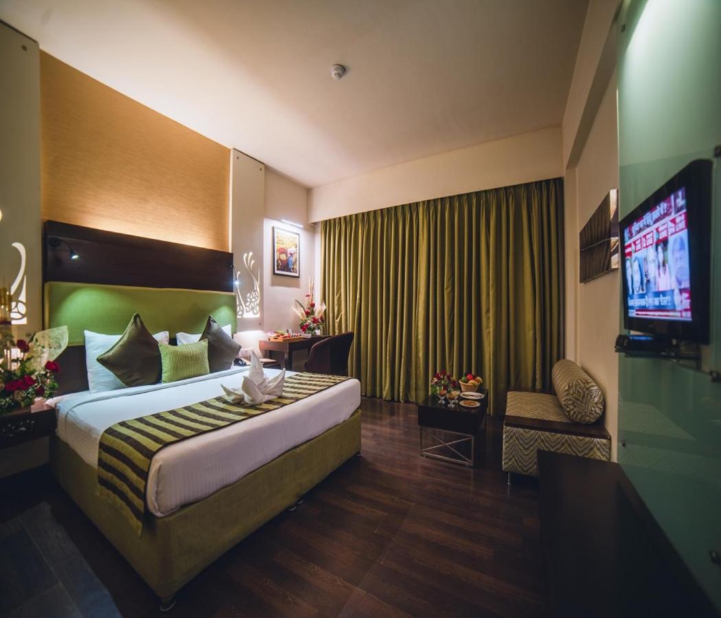 โรงแรมบาซานาแอนด์รีสอร์ท สิริกุรี ภายนอก รูปภาพ