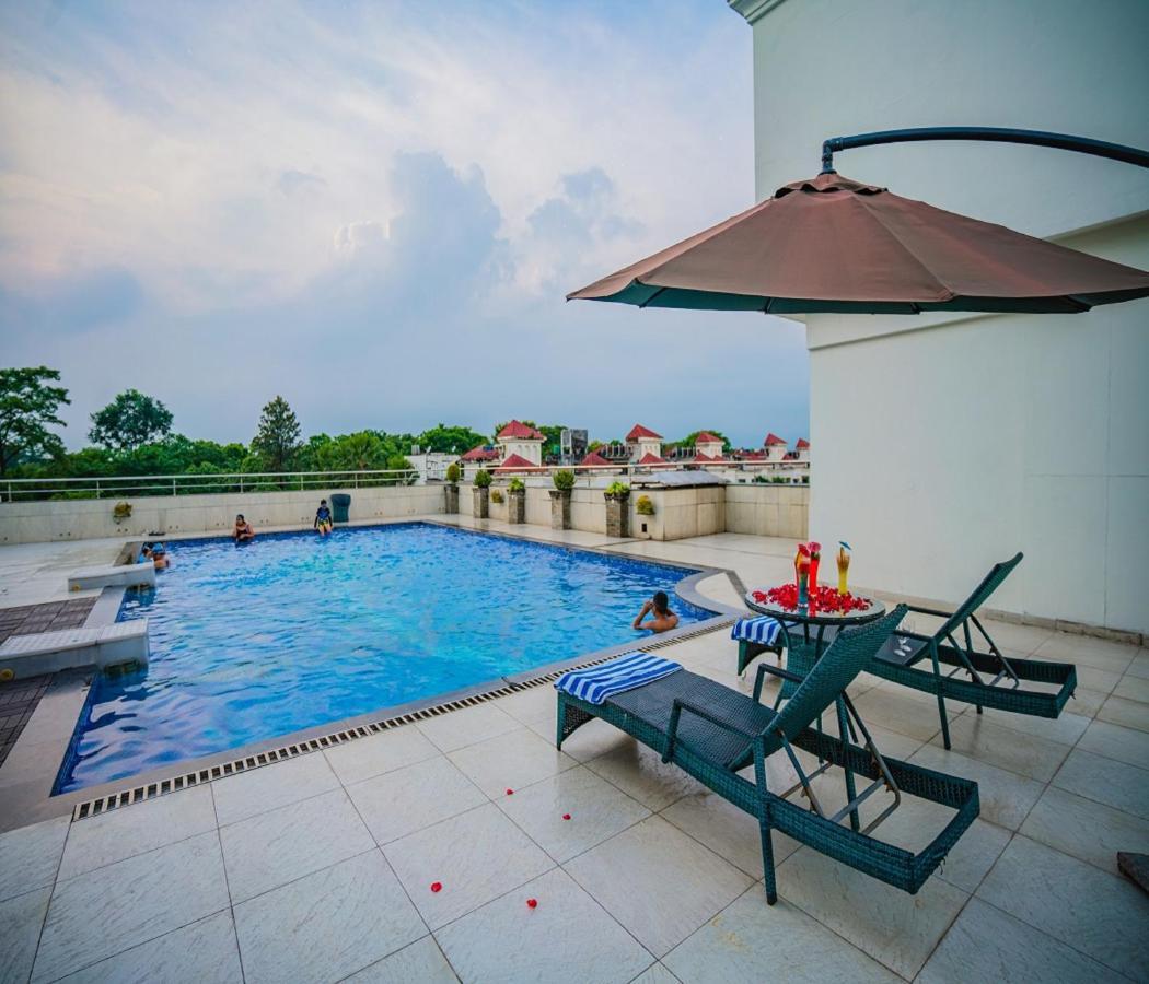 โรงแรมบาซานาแอนด์รีสอร์ท สิริกุรี ภายนอก รูปภาพ