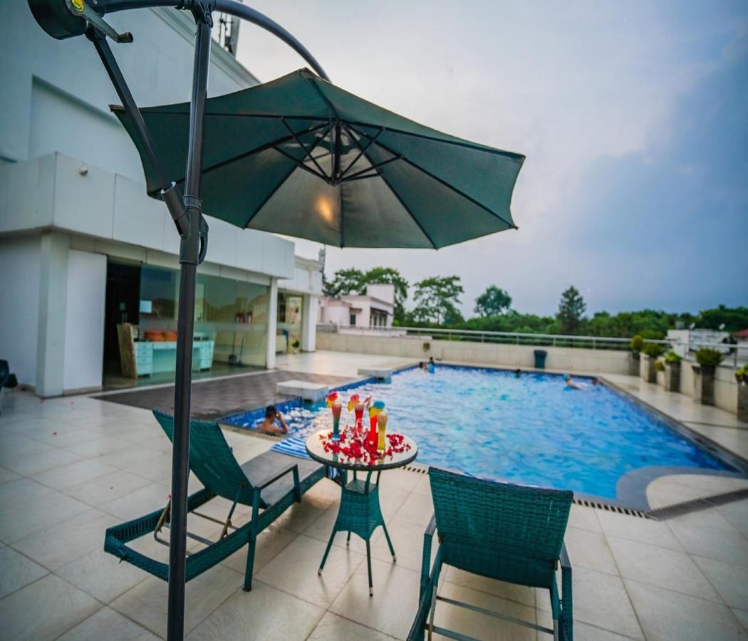 โรงแรมบาซานาแอนด์รีสอร์ท สิริกุรี ภายนอก รูปภาพ